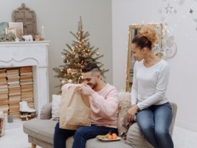 Prezent na święta dla chłopaka. 4 pomysły, które trafią w jego gust