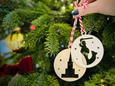 Świąteczne zawieszki w Warszawie 2025. Gdzie i kiedy zdobyć wyjątkowe ozdoby choinkowe?
