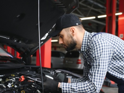 Samochód używany z przebiegiem 200 tys. km. Na te części lepiej zwrócić uwagę