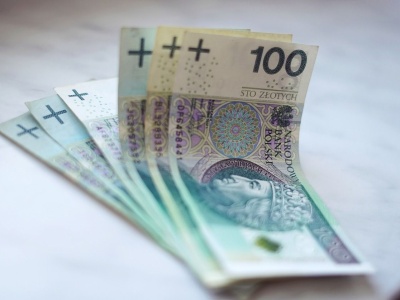 Skarbówka odda pieniądze seniorom. Niektórzy dostaną nawet 800 zł, rekordowe zwroty