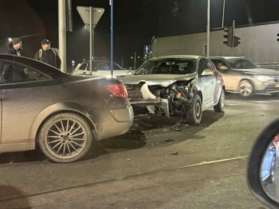 Kraksa na skrzyżowaniu. Chaos w całej okolicy