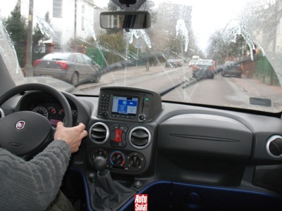 Mandat za włączenie wycieraczek? Wyrok sądu pokazuje, że to możliwe