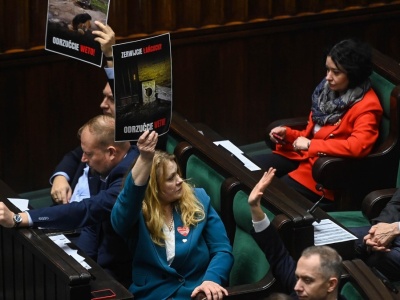 Kto zmienił zdanie ws. ustawy łańcuchowej? Wyniki głosowania