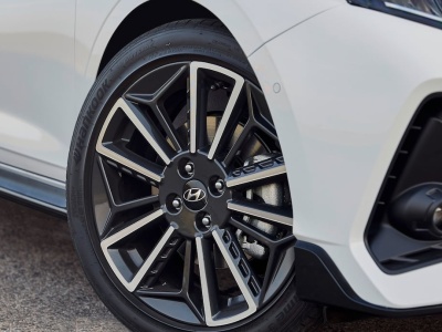 Cena w konfiguratorze jest z kosmosu, a u dealerów 20 tys. zł taniej i z trwalszym silnikiem