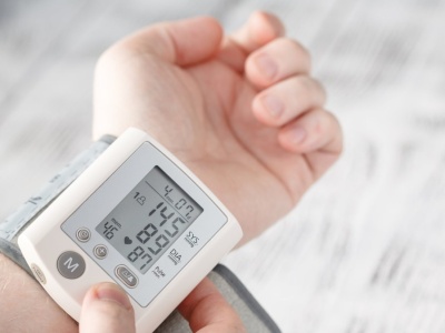 Lekarze zalecają tylko jeden typ ciśnieniomierza. Pomiar często robimy źle