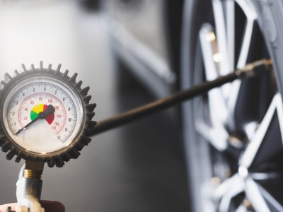 Wymieniasz opony z TPMS? Kierowcy niepotrzebnie przepłacają