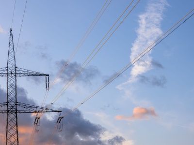 Taryfy prądu dla firm – czym się różnią i którą warto wybrać?