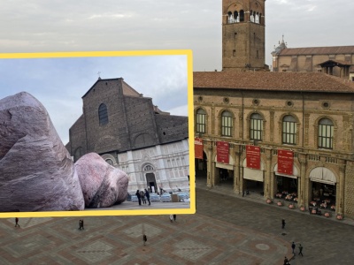 Gigantyczne kamienie stanęły na placu w Bolonii. Nie wszystkim się spodobały