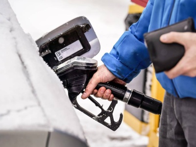 Ceny paliw przed świętami 2025: sprawdź, kiedy tankowanie najbardziej się opłaca