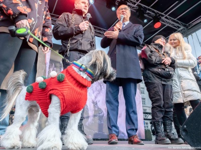 Marszałek Czarzasty broni praw zwierząt w towarzystwie osób skazanych za… kradzież psa