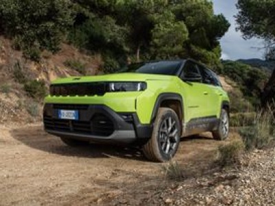 Nowy Jeep Compass w końcu z pełnym cennikiem. Hybryda plug-in dołącza do gamy