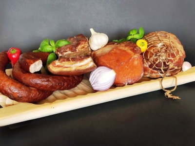 Świąteczny zapach wędzonki na Paderewskiego. „Dziad” zaprasza nowosądeczan na bożonarodzeniowe zakupy