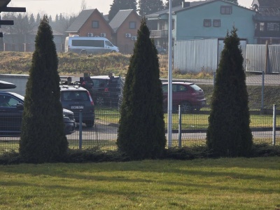 Zderzenie dwóch samochodów w strefie przemysłowej w Zatorze. Dwie osoby ranne