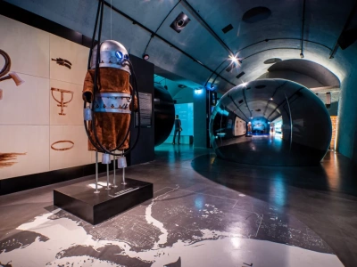 Pierwszy krok pod wodą: replika skafandra Klingerta w Hydropolis