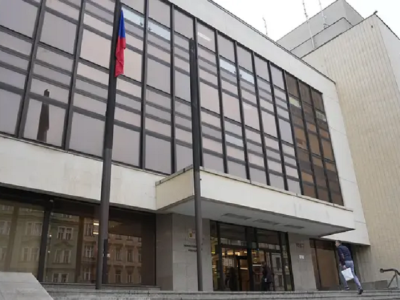 Koniec ukroamoku w Czechach. Z urzędów znikają flagi