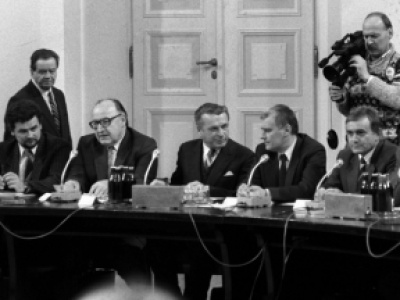 Prof. Zybertowicz ma przeprosić za słowa, że przy Okrągłym Stole władza podzieliła się ze swoimi agentami