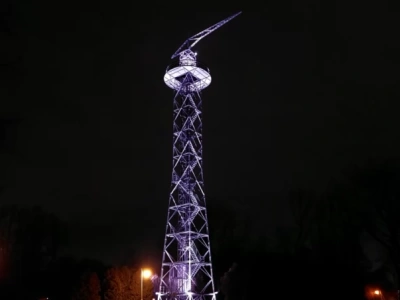 Wieża spadochronowa w nowej odsłonie. Trwają próby iluminacji