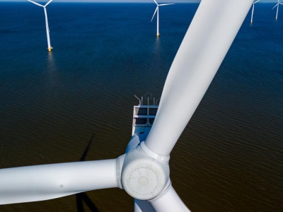 Słabszy rynek pracy, miliardowy kontrakt ICEYE i rozstrzygnięcie aukcji offshore