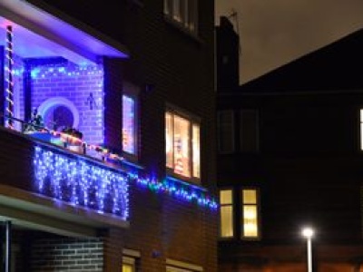 Mandat za lampki świąteczne na balkonie. Kary mogą być wysokie