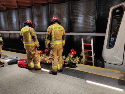 Awaria metra. Zadymienie w Centrum. Trzy stacje wyłączone z ruchu