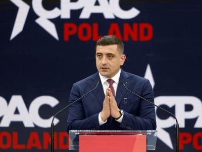 Ukryte wsparcie z Rumunii. Działał w kampanii Nawrockiego. Pytanie, czy zgodnie z prawem