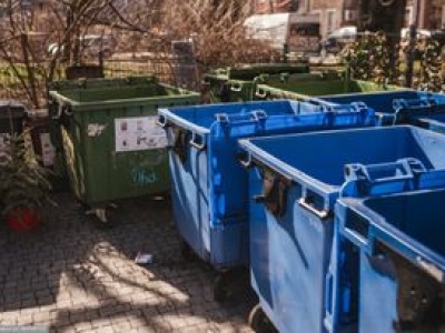 Brudne słoiki wyrzucaj do tego kosza. Wiedziałeś o tym?