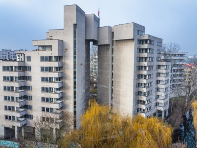 Koniec rosyjskiej enklawy na Mokotowie. Miasto przejmuje Sobieskiego 100 i walczy o kolejne nieruchomości