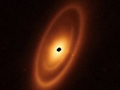 Tego jeszcze nie było. Zderzenie planetoid przy odległej gwieździe