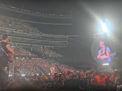 Pamiętacie „gołąbki” z koncertu Coldplay? Ten żart kosztował ją wszystko. Teraz opowiada, co było dalej