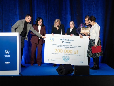 Matematyka, która chwyta za serce. Pracownicy Volkswagen Poznań zamienili „drobne” w 200 tysięcy złotych na rehabilitację