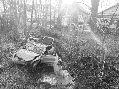 Mustang wylądował w rzece. Kierowca uciekł. Został odnaleziony martwy!