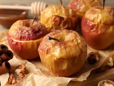 Tylko 3 składniki i 2 kwadranse w piekarniku. Słodka alternatywa dla ciężkich deserów