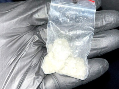 Ukrył w bluzie torebkę z mefedronem. Grożą mu 3 lata więzienia