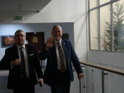 Relacje bydgosko-toruńskie to politycznie wdzięczny temat. Potem i tak wszyscy wspólnie śpiewają kolędy