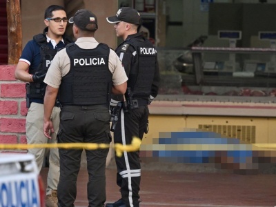 Poddał się, ale mordercy nie mieli litości. Zastrzelili go na oczach matki. Drastyczne wideo w sieci