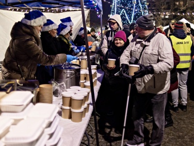 Nigdy nie jesteś sam, czyli wigilia na placu Dworcowym