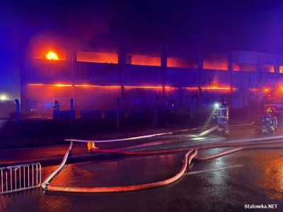 Ogromny pożar hali z paliwami w Stalowej Woli!