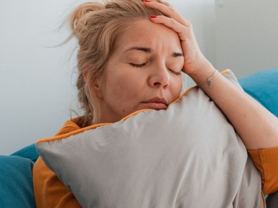 Niedobór tej witaminy wpływa na kondycję psychiczną. Kluczowa dla mózgu