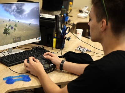 Grasz w gry i możesz spędzić godziny przed ekranem? Jesteś ideałem dla współczesnego wojska