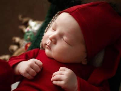 Jak zorganizować święta z niemowlakiem? 5 trików, które pomogą rodzicom przeżyć