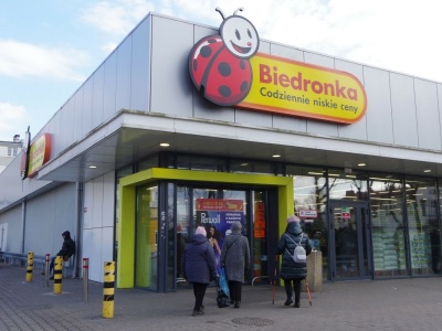 Zakupy z dostawą pod drzwi. Biedronka rusza z nową usługą, najpierw w tych miastach