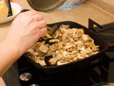 Jak usmażyć grzyby, żeby były smaczne? Tego nigdy nie rób. Będą gumowe i bez smaku