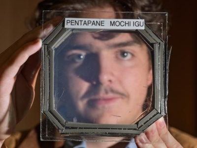 Szyba jak z bajki. Trzymasz ogień na dłoni i nic