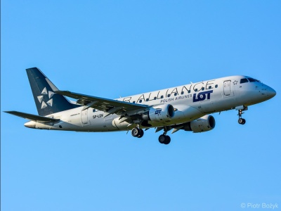 LOT: Embraer przebazowany z Wilna do Warszawy