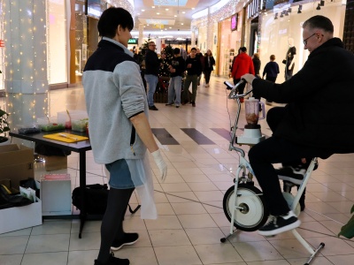 Rower produkujący koktajle i choinka z butelek. Tak wyglądała edukacyjna zabawa w Bydgoszczy