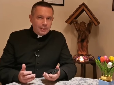 Koszenie trawy w niedzielę jest grzechem? Kontrowersyjny ksiądz po raz kolejny wywołał poruszenie w sieci