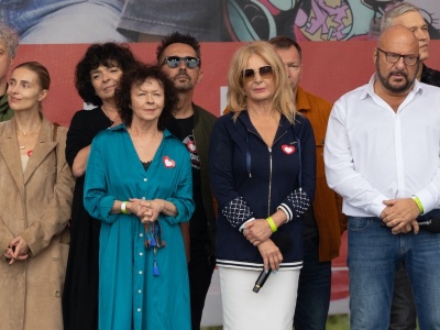 Babcia Asia, czyli Szczepkowska już przegoniła babcię Kasię