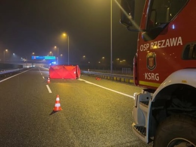 Tragiczna noc na autostradzie A4. Dwa wypadki śmiertelne. Nie żyje pieszy i kierowca (Galeria)