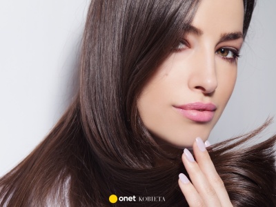 Włosy lśniące jak lustro! Internet zachwyca się odżywką shine. Ma 3 enzymy i oleje