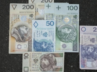 ZUS wypłaca co miesiąc 654,48 zł. Ten dodatek łatwo przegapić